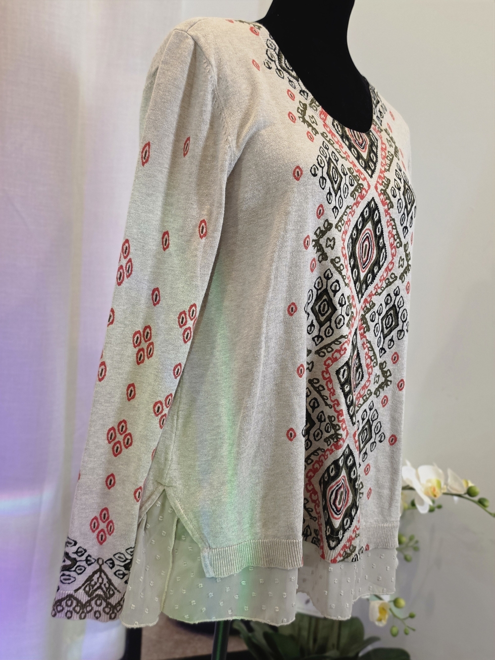 Light Gray Embroidered V-Neck Women's Sweater with Pink & Black Motif